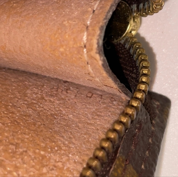 Authentic Louis Vuitton Black Monogram Pouch - Picture 14 of 15